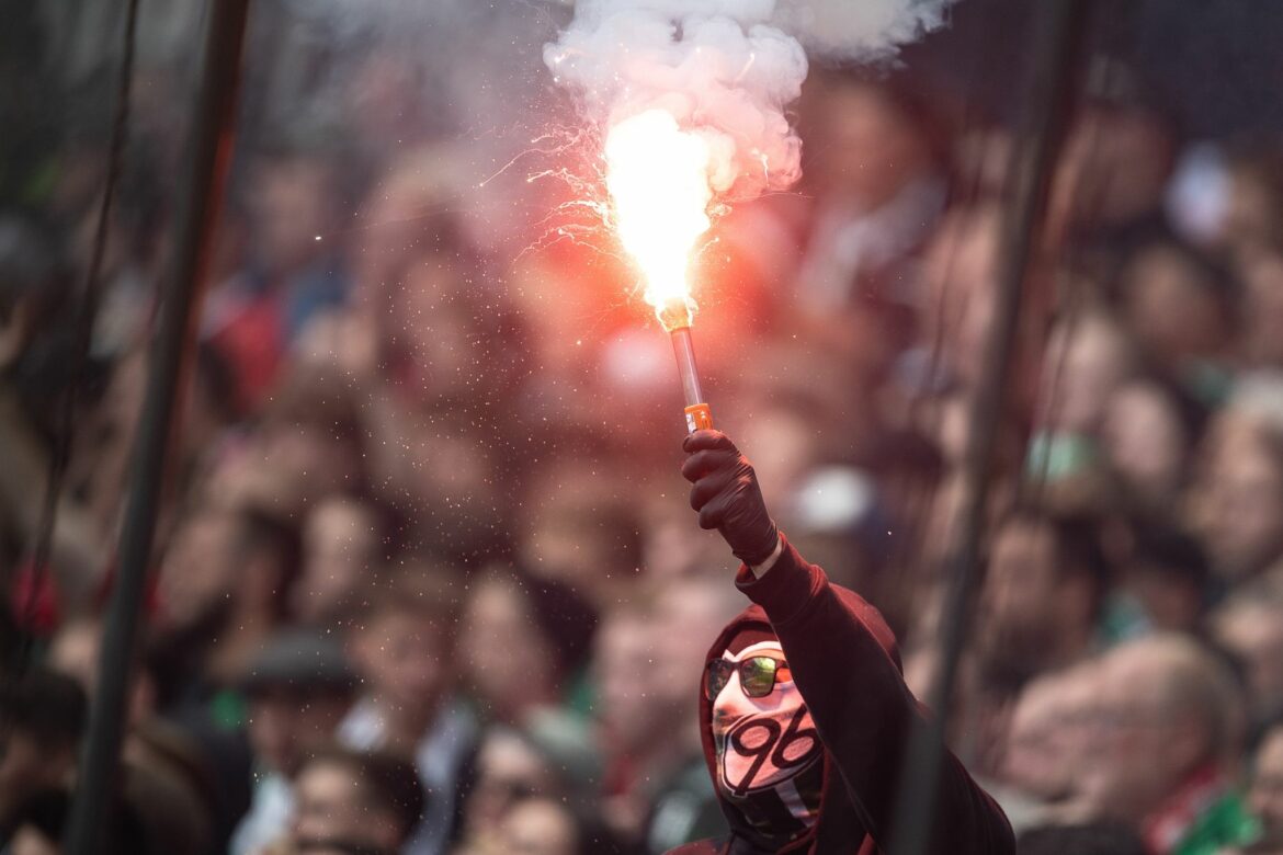 Hohe Strafe für Hannover 96 wegen Pyrotechnik im Derby