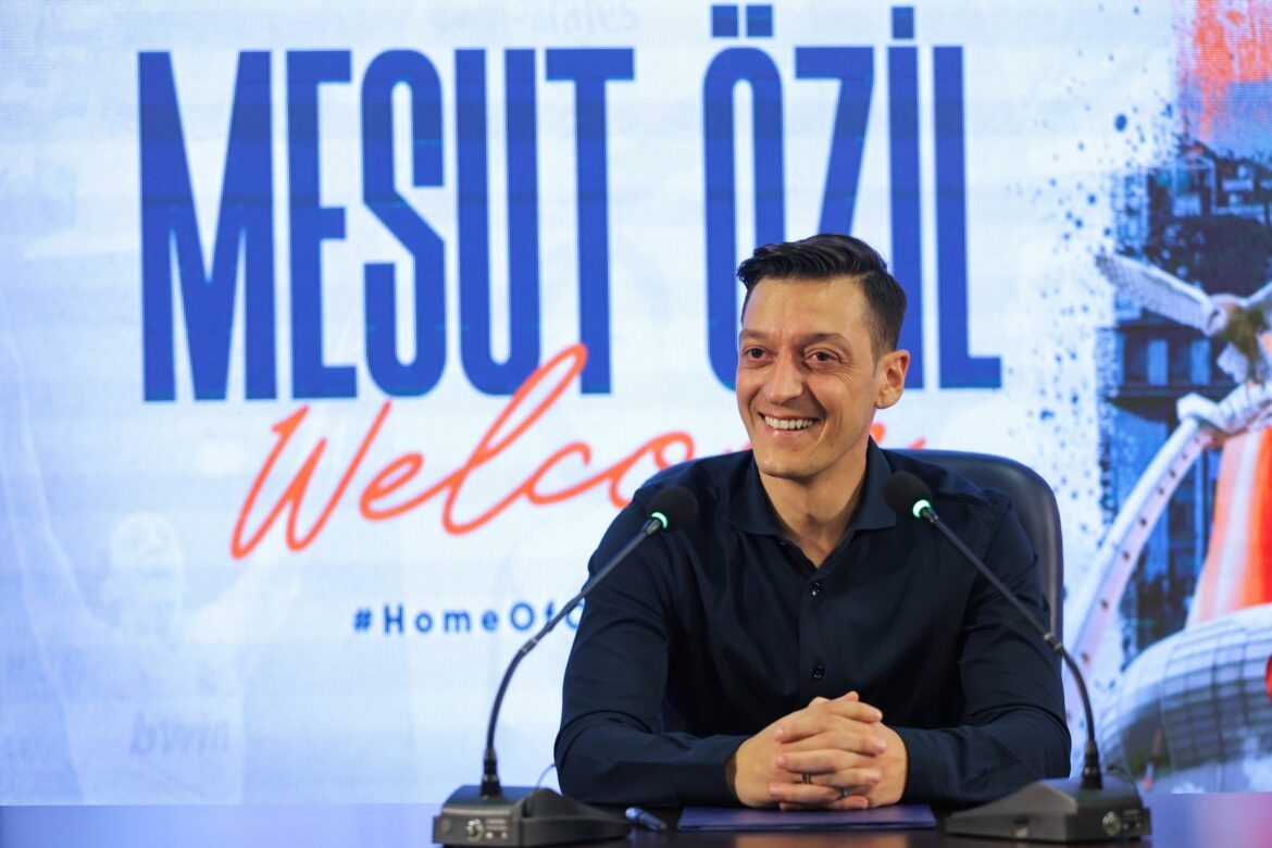 Management dementiert: Özil beendet Karriere noch nicht