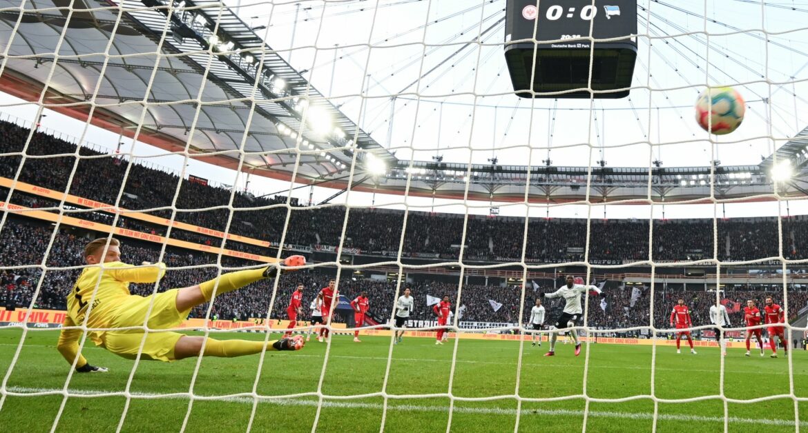 Krise immer schlimmer: Hertha BSC in Frankfurt chancenlos