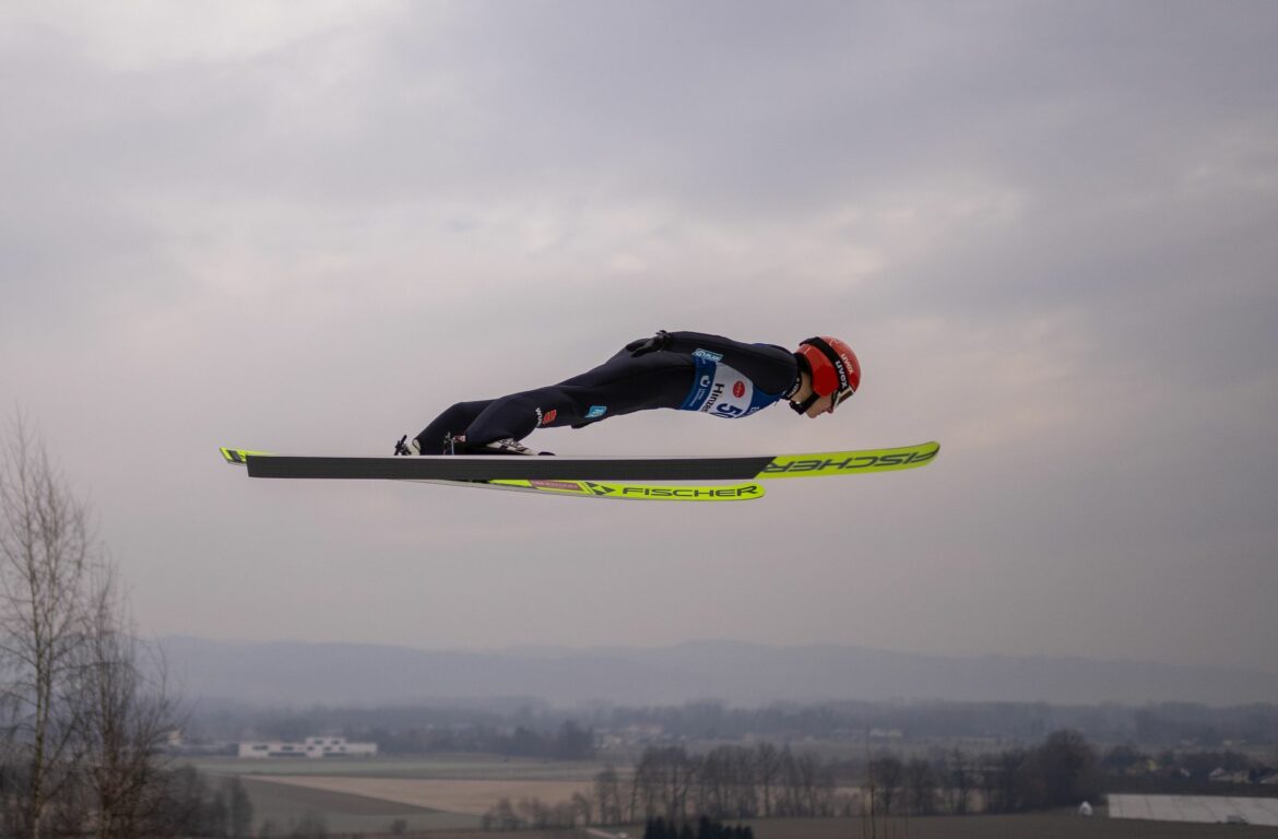 Skispringerin Althaus wird Sechste in Österreich