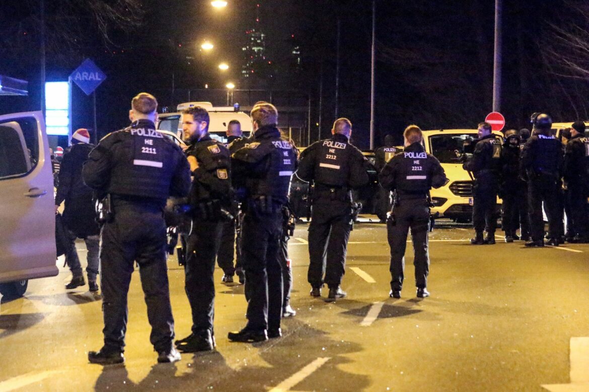 Fan-Krawalle in Frankfurt: 35 Festnahmen