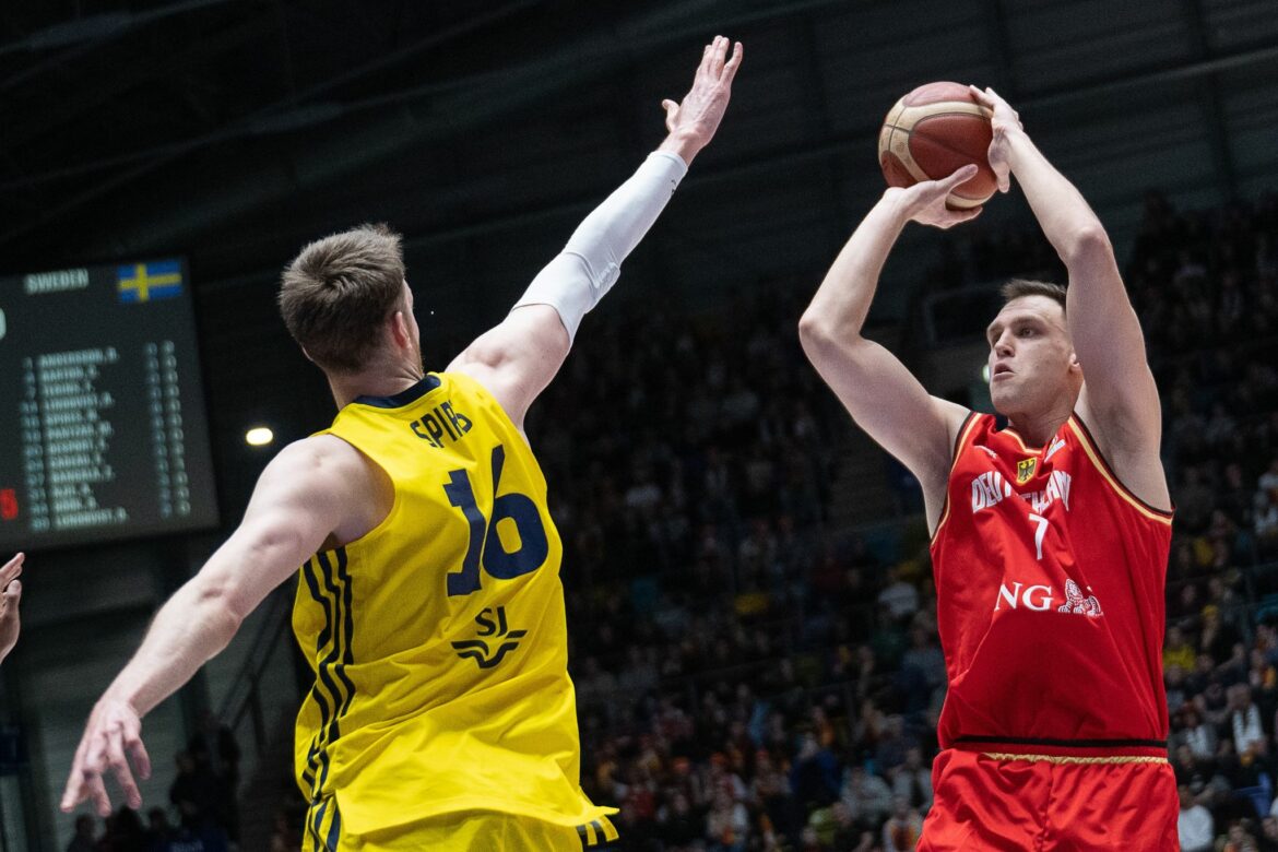 Mit drei Debütanten: Deutsche Basketballer besiegen Schweden