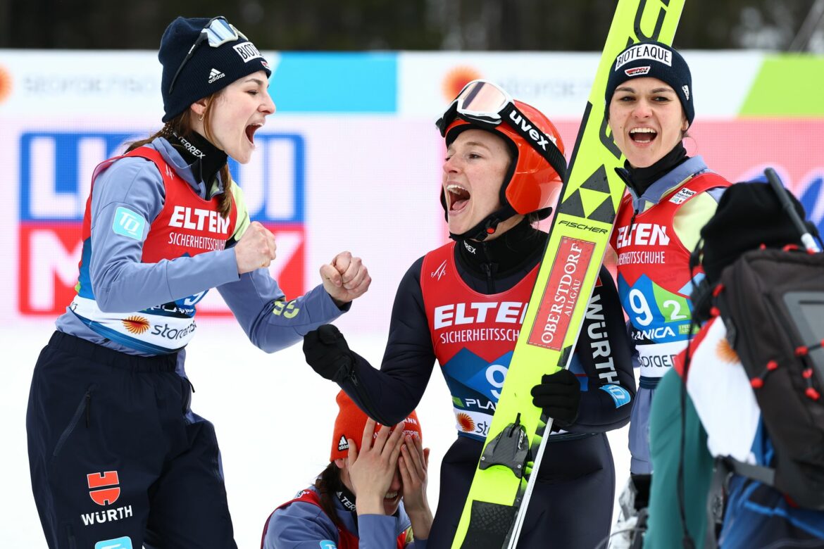 Jubel in Planica: Deutsche Skispringerinnen gewinnen WM-Gold