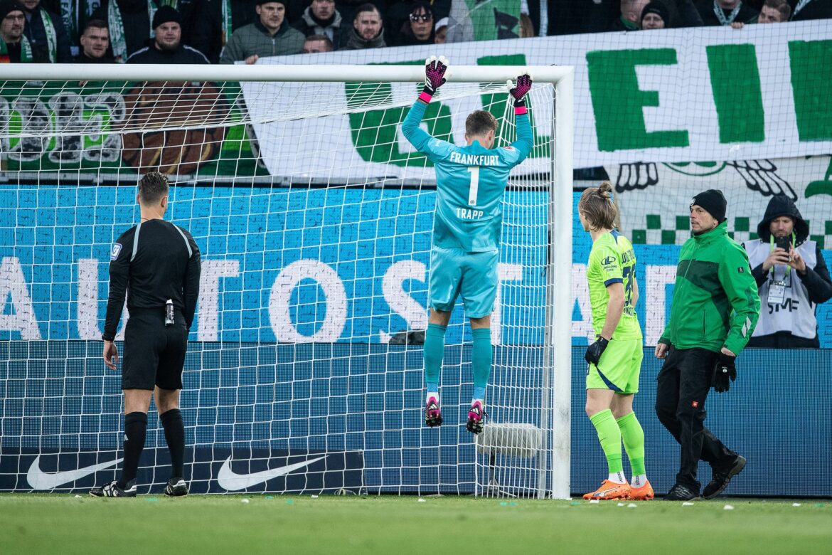 Tor zu hoch: Wolfsburg-Frankfurt kurz unterbrochen