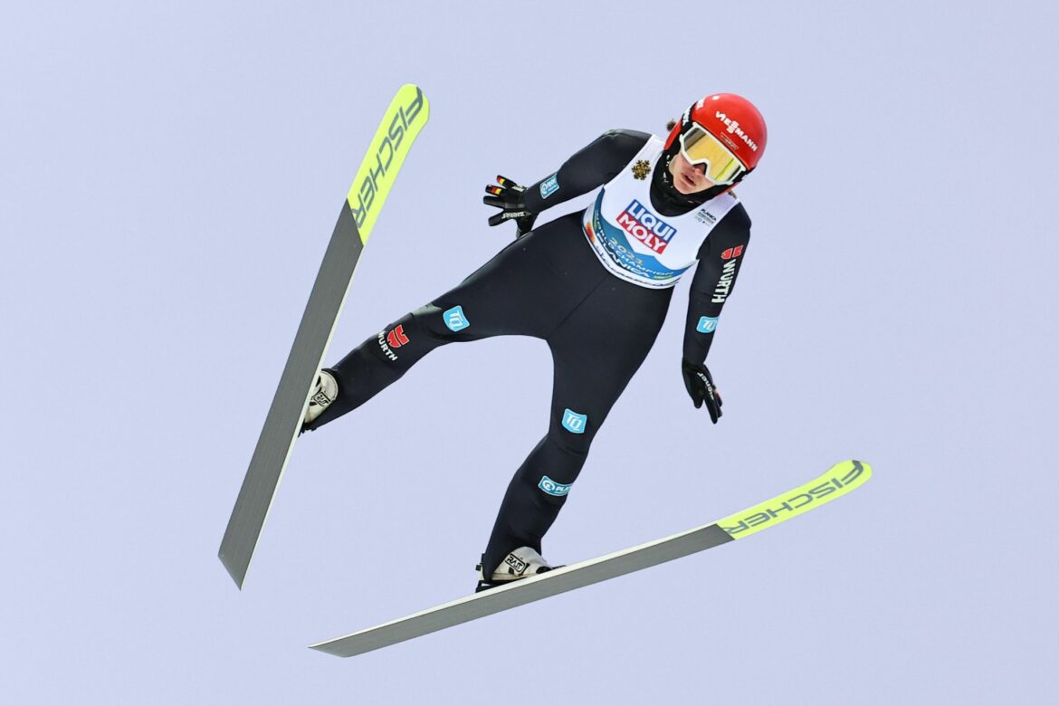 Freitag holt erste Medaille für deutsches Skisprung-Team