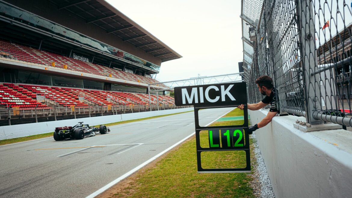 Mick Schumacher im McLaren für Testfahrten