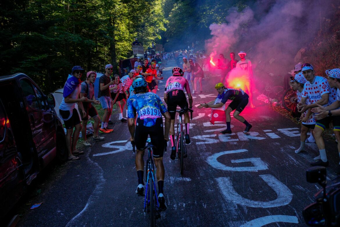 Fans bei Tour de France: Genuss und Gefahr für Radprofis
