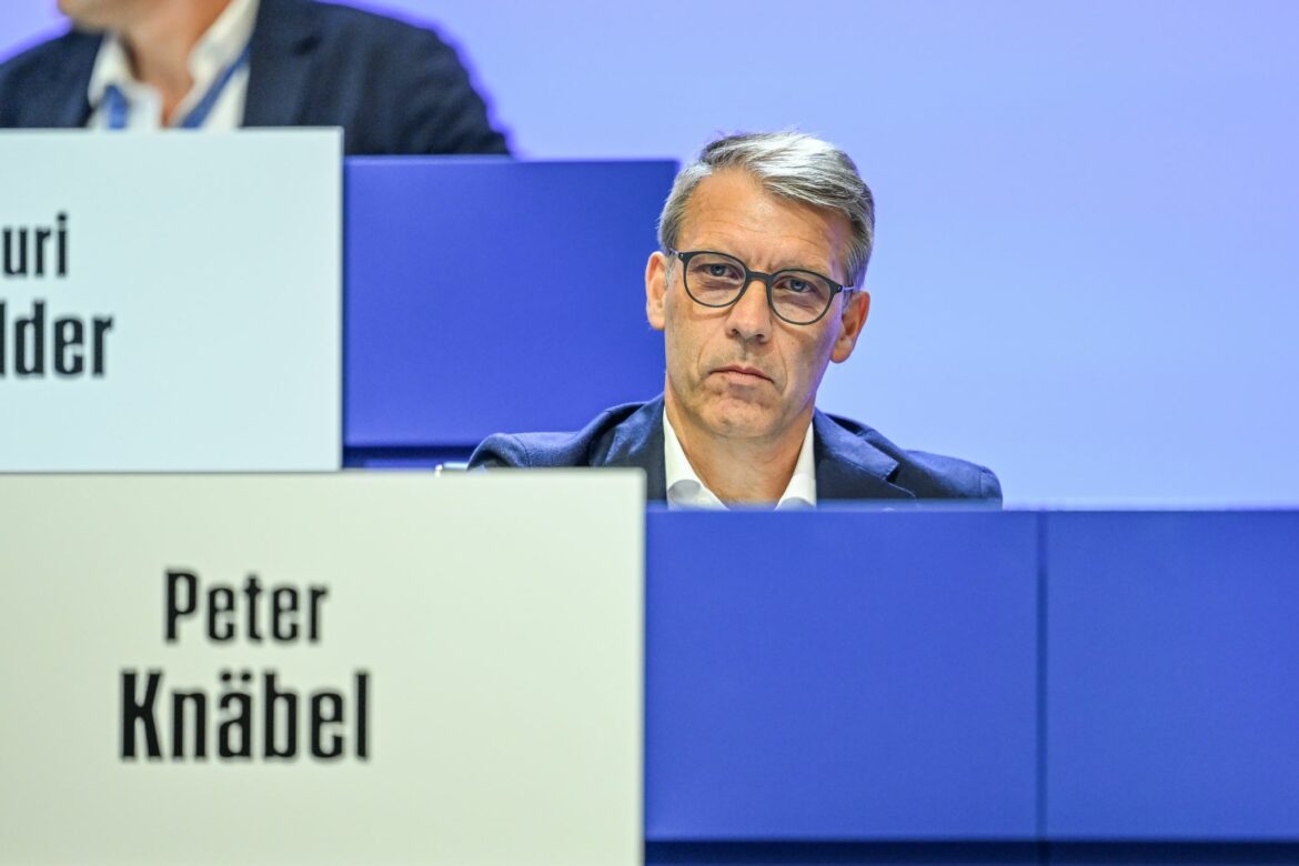 Schalke-Boss Knäbel kritisiert DFB-Strukturen in der Jugend