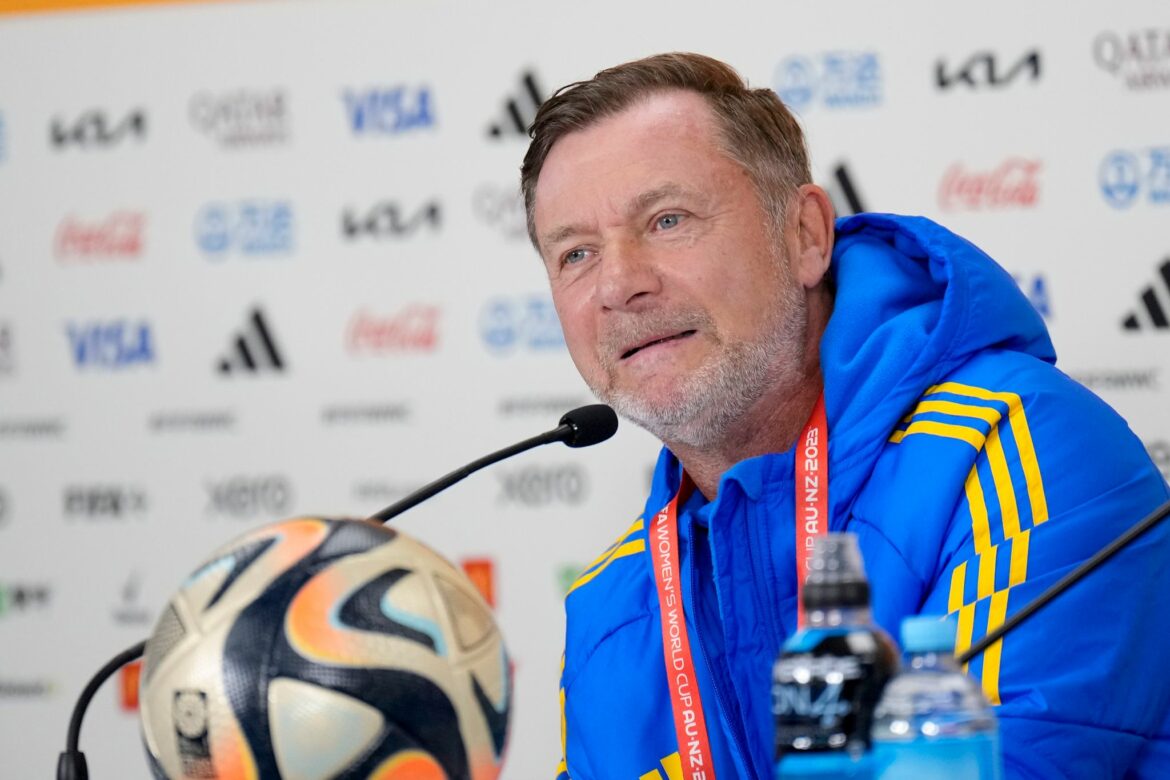 Schwedens Coach muss nach der WM Zeitungsartikel nachlesen