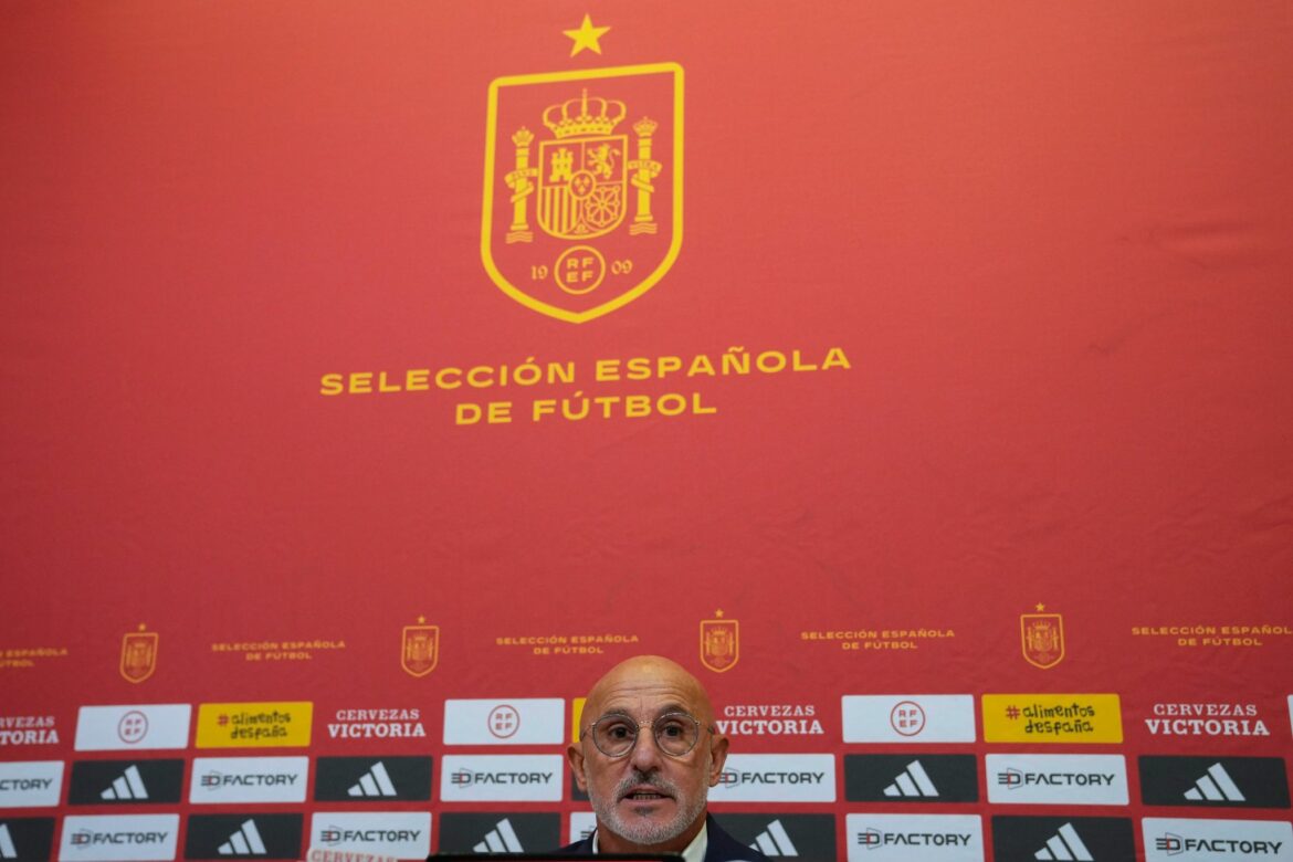 Spanien-Trainer entschuldigt sich für Rubiales-Beifall