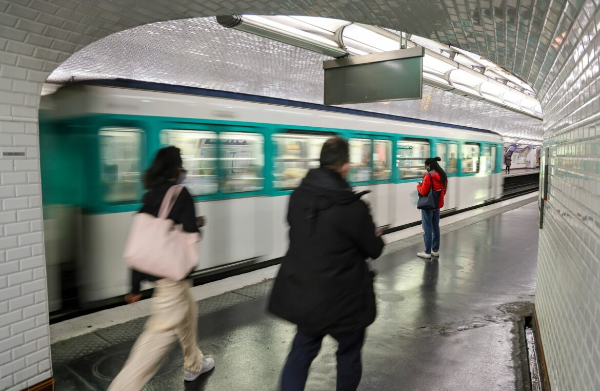 Zollfahnder sollen vor Olympia Pariser Metro sicherer machen