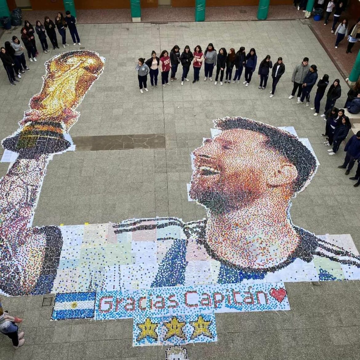 Argentinische Schüler ehren Messi mit Mosaik