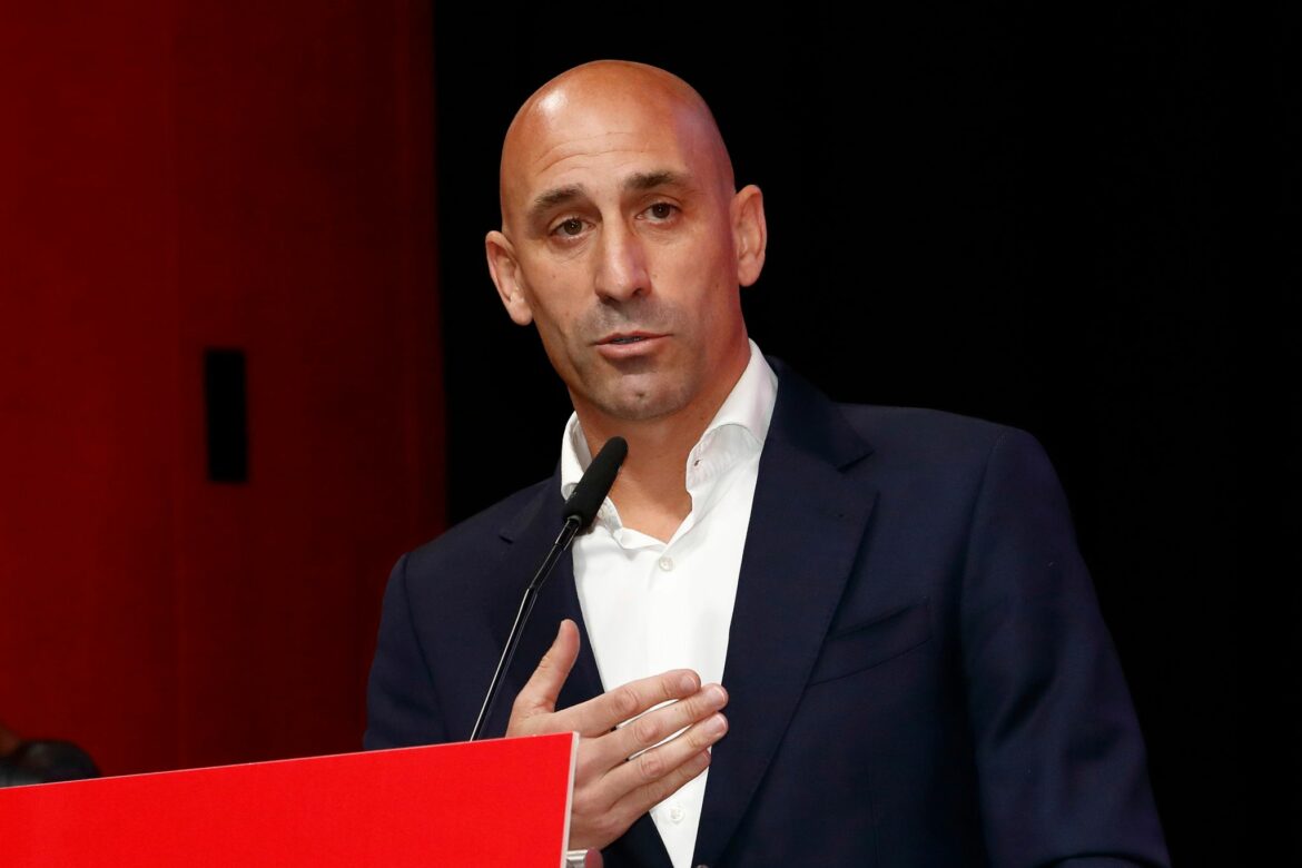 Spaniens Fußballchef Rubiales tritt nach Kuss-Skandal zurück