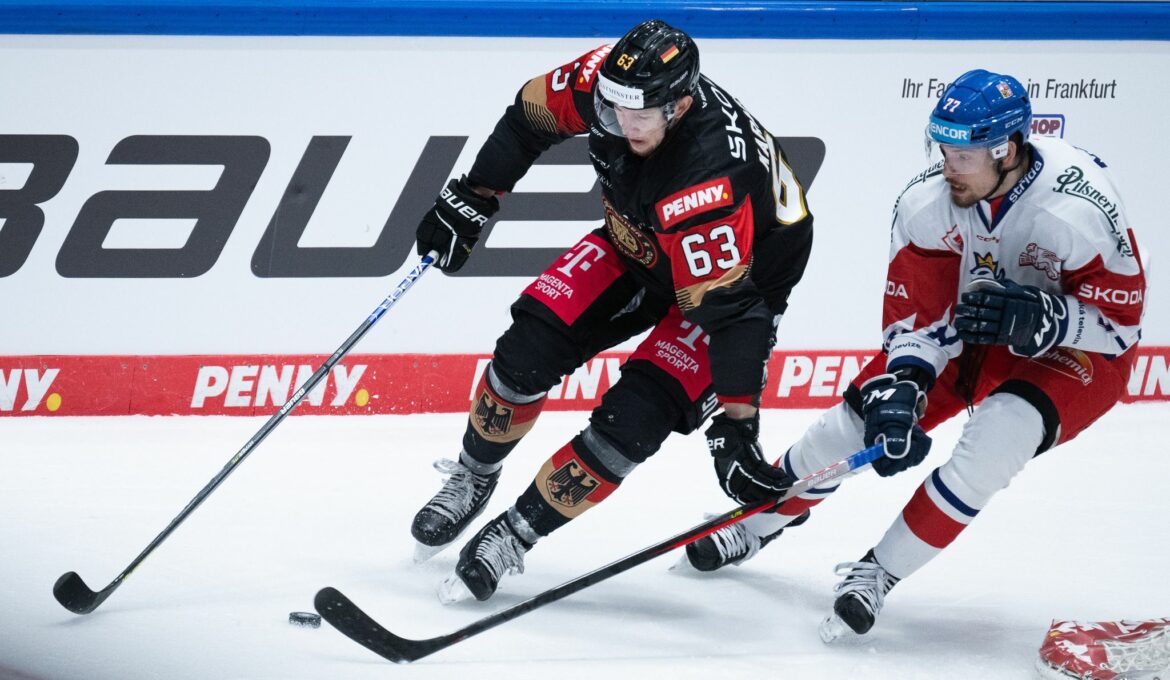 Eishockey-Nationalspieler Karachun bis 2025 in Schwenningen