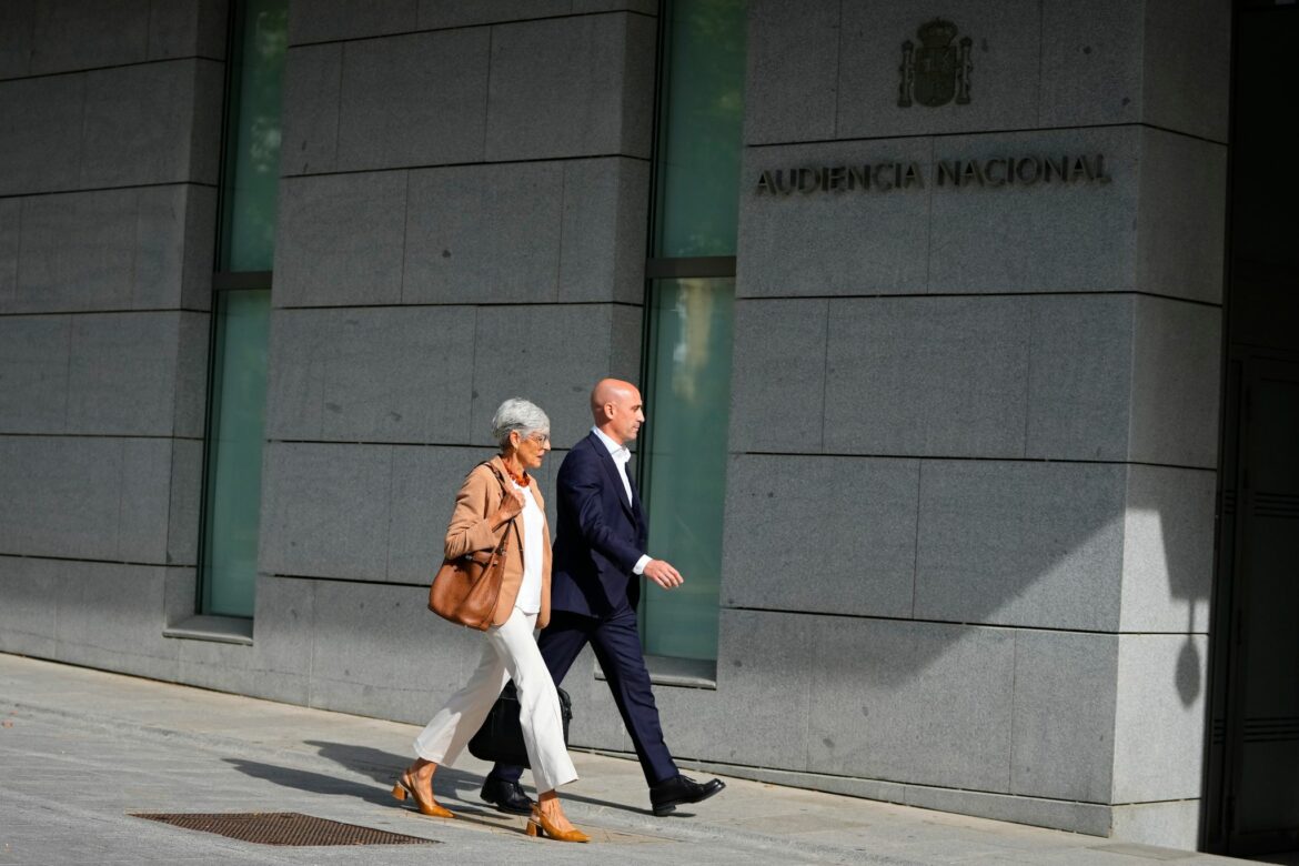 Rubiales zur Befragung im Gericht in Madrid