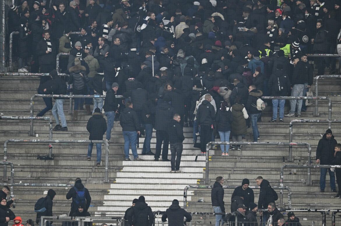 Dachverband der Fanhilfen: Pfefferspray in Stadien verbieten