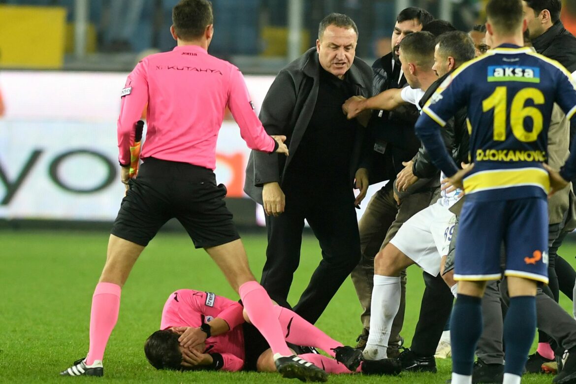 Schiedsrichter-Angriff: Haftbefehl gegen Ankaragücü-Clubchef
