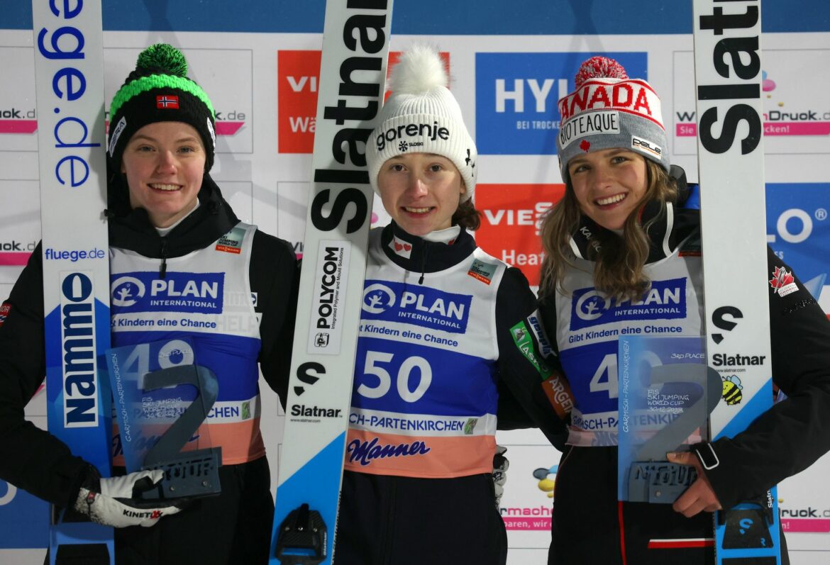 Deutsche Skispringerinnen chancenlos, Nika Prevc gewinnt
