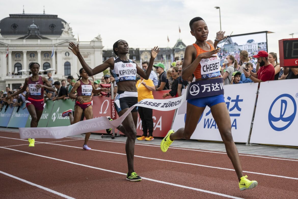 Kenianerin Chebet läuft Weltrekord über fünf Kilometer