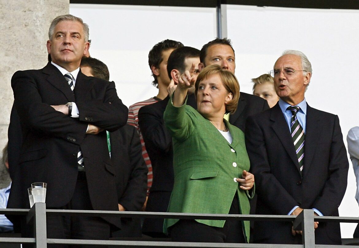 Merkel trauert um Beckenbauer: Großartige Persönlichkeit