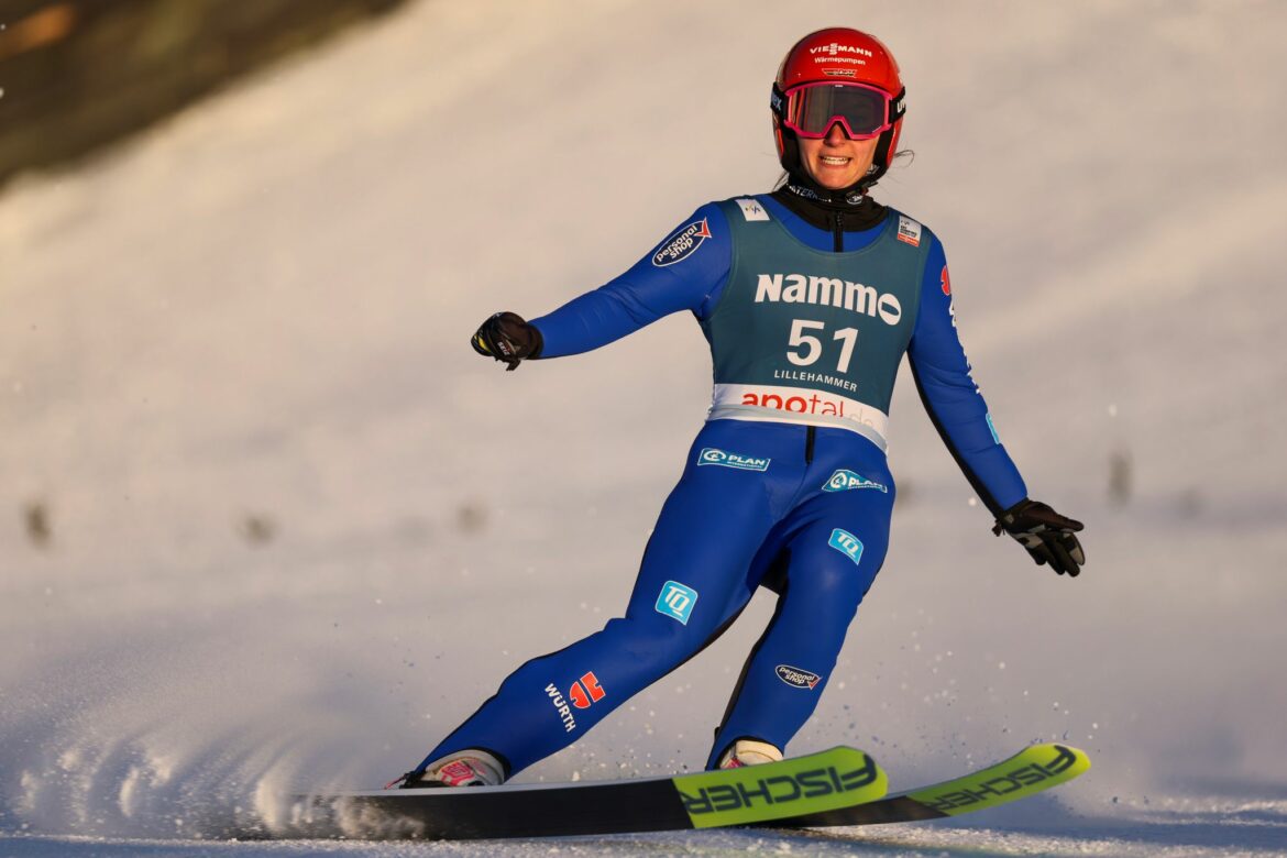 Skisprung-Weltmeisterin Schmid bei Rückkehr Siebte