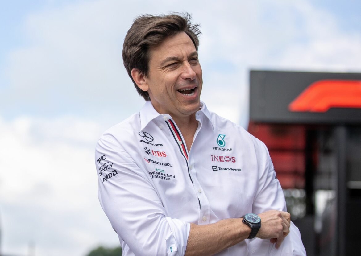 Wolff verlängert Vertrag als Mercedes-Teamchef
