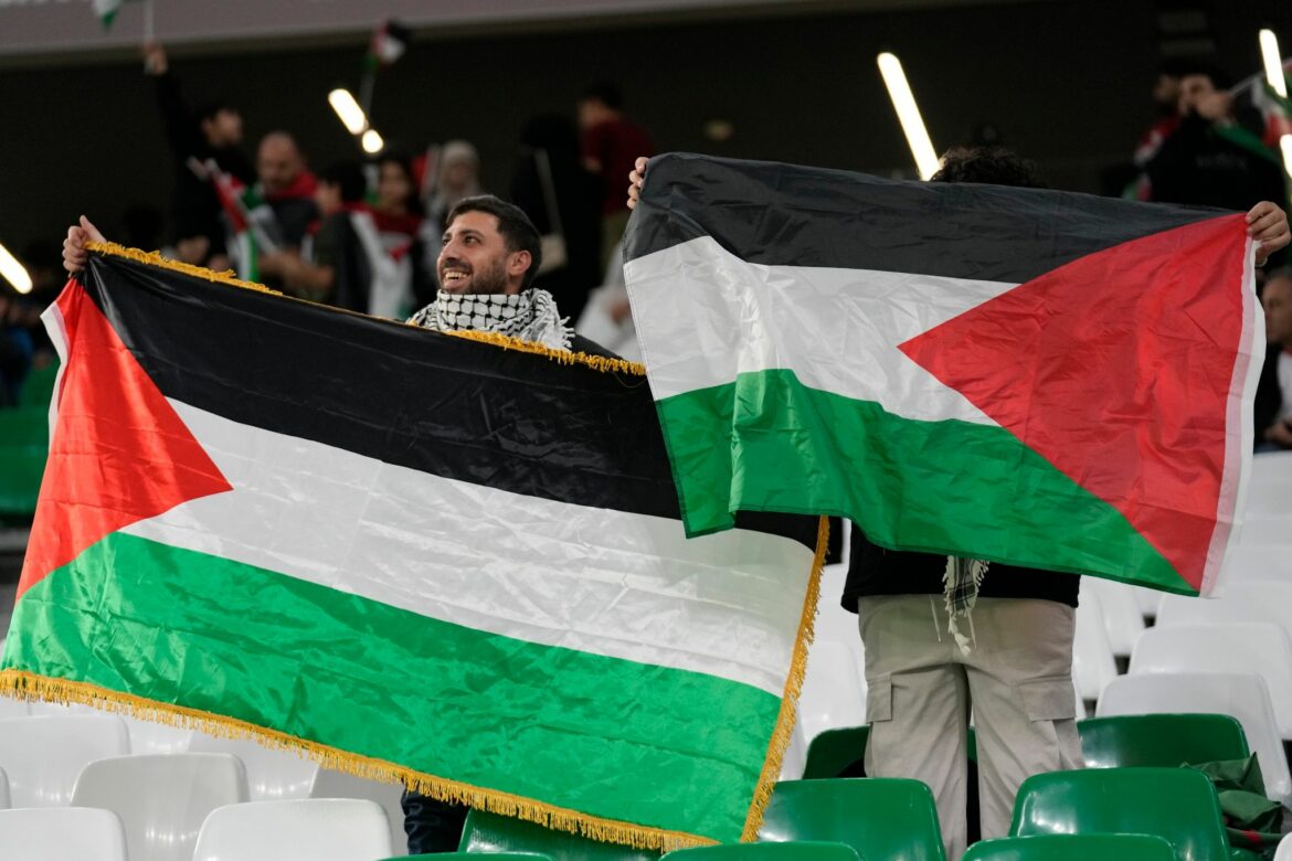 Palästina holt ersten Punkt – Irvine lässt Aussies jubeln