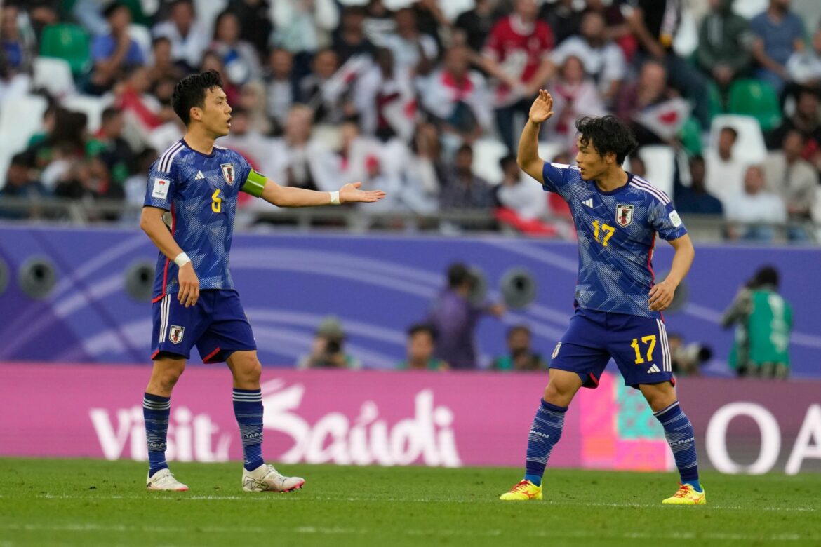 Schwach gestartete Japaner kommen beim Asien-Cup weiter