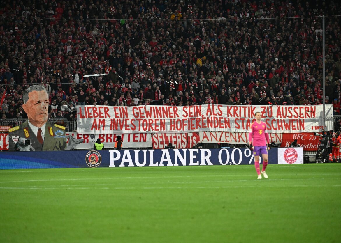 Union äußert sich nicht zu Schmäh-Plakat der Bayern-Ultras