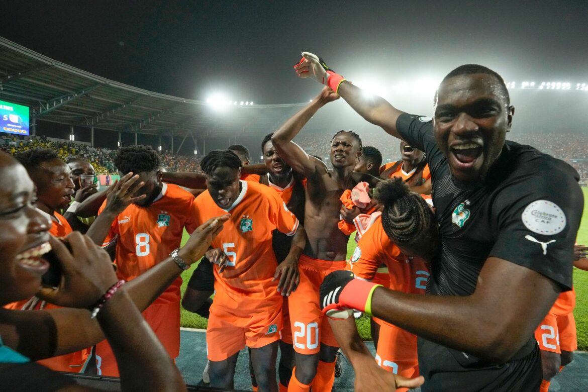 Gastgeber Elfenbeinküste dank Last-Minute-Tor im Halbfinale
