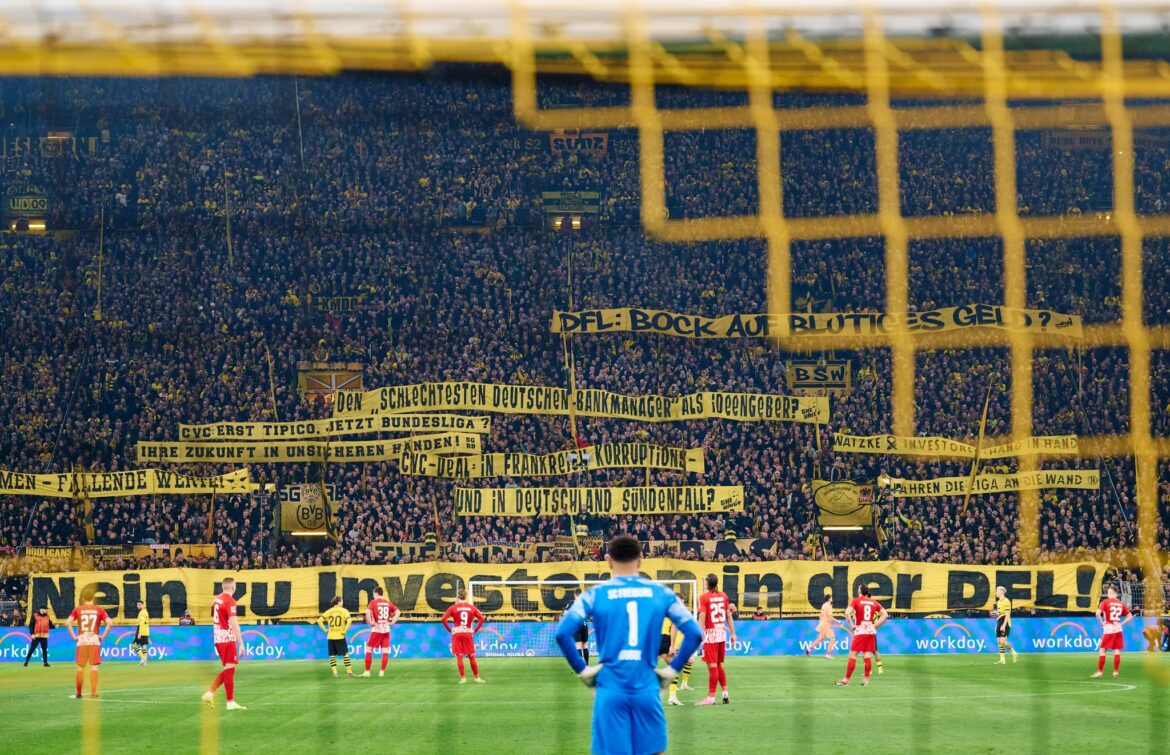 Fanproteste in Dortmund: Spiel für zehn Minuten unterbrochen