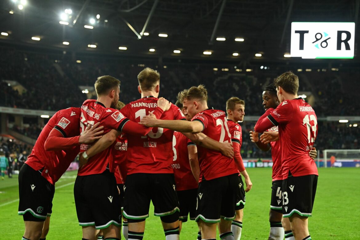 Nach Unterbrechung: Hannover gewinnt Topspiel gegen Fürth