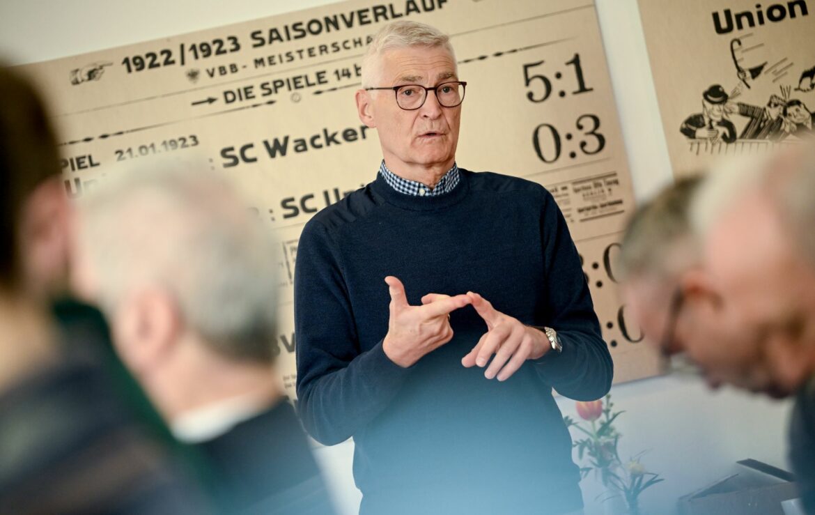 Schiri-Chef Fröhlich offen für Testphase mit Blauer Karte
