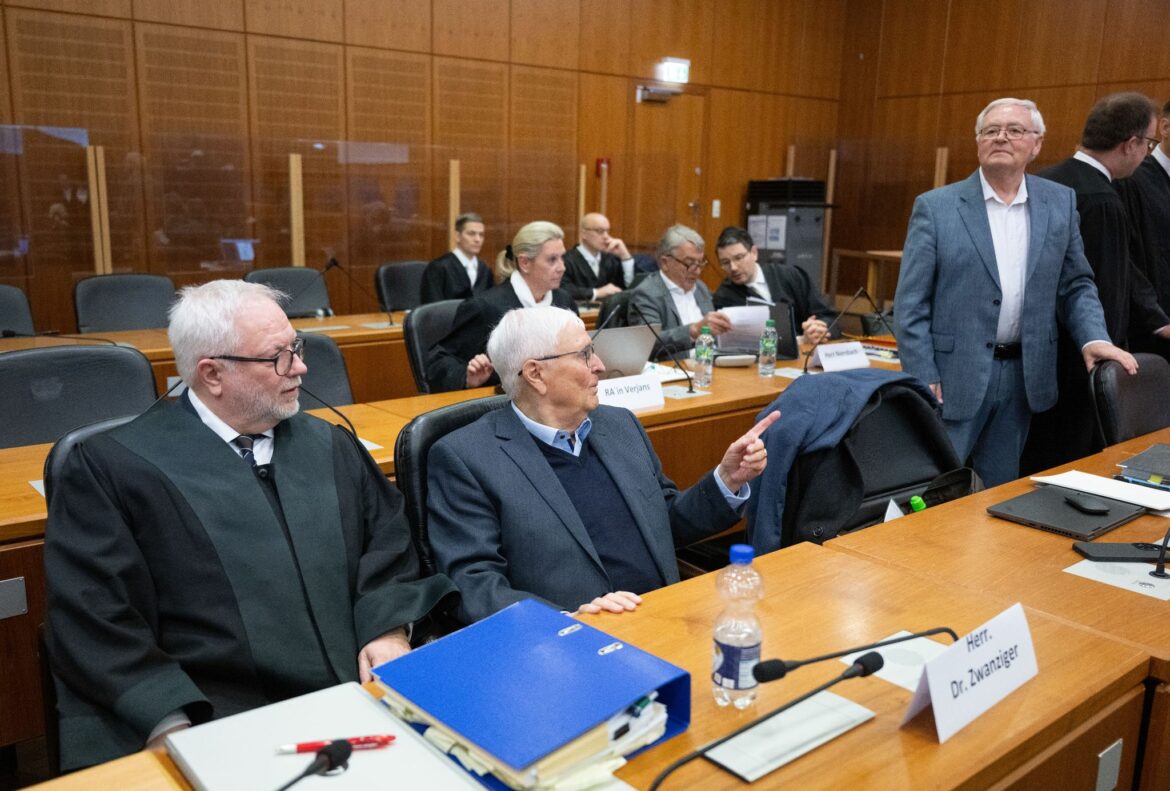 «Keine Steuerhinterziehung»: Ex-DFB-Trio beteuert Unschuld