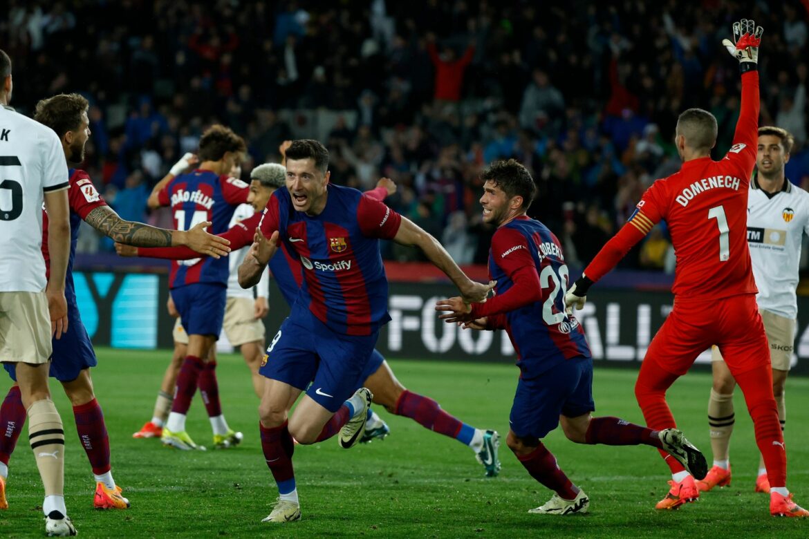 FC Barcelona siegt dank Lewandowski-Hattrick