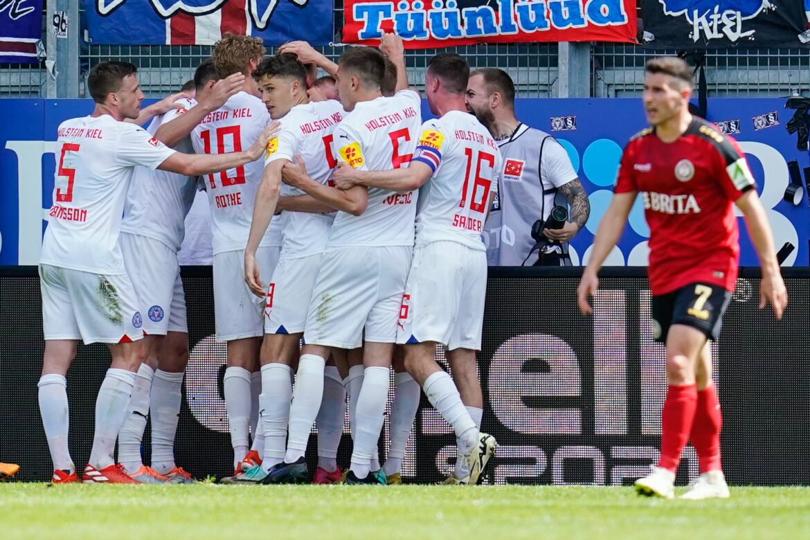 Sieg in Wiesbaden: Kiel vor erstem Bundesliga-Aufstieg