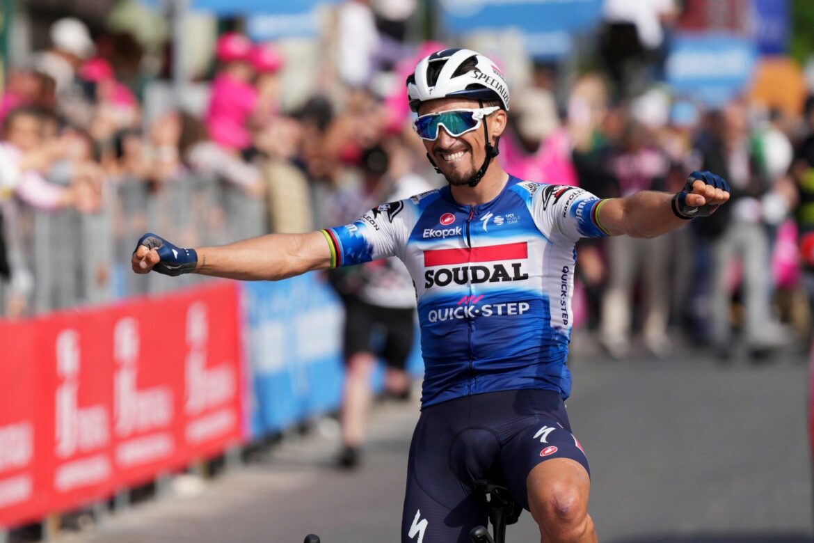 Giro: Ex-Weltmeister Alaphilippe triumphiert im Alleingang