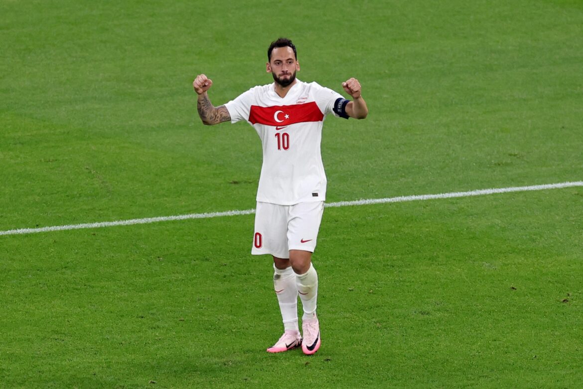 Karten-Rekord beim 2:1 der Türkei gegen Tschechien