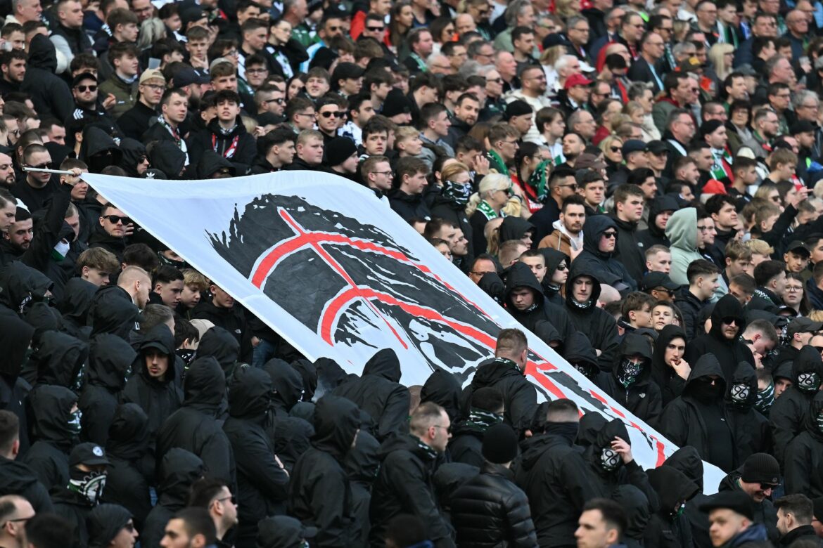 Nach Fadenkreuz-Plakat: Verfahren gegen Hannover-Fans