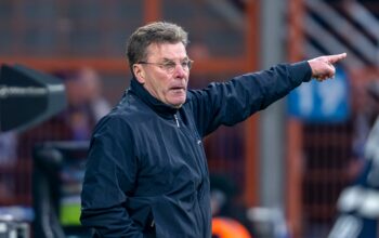 Bei Klassenerhalt: Hecking bleibt Bochum-Trainer