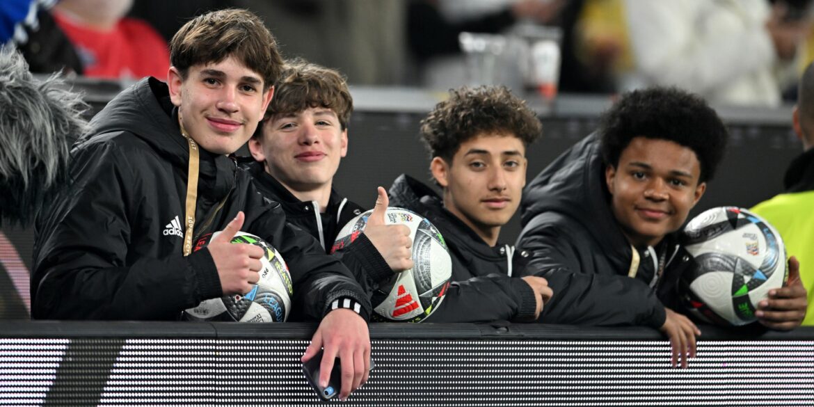 Strengere Regeln für Balljungen in Bundesliga?
