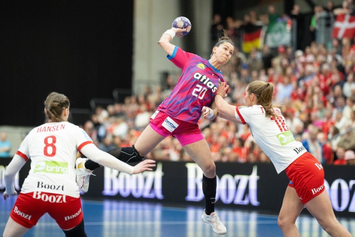 Handball-Frauen bejubeln Sieg in Dänemark