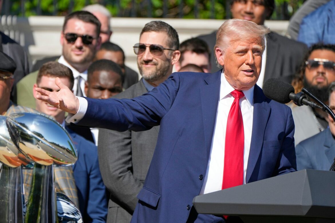 Ohne Quarterback Hurts: Trump empfängt Eagles im Weißen Haus