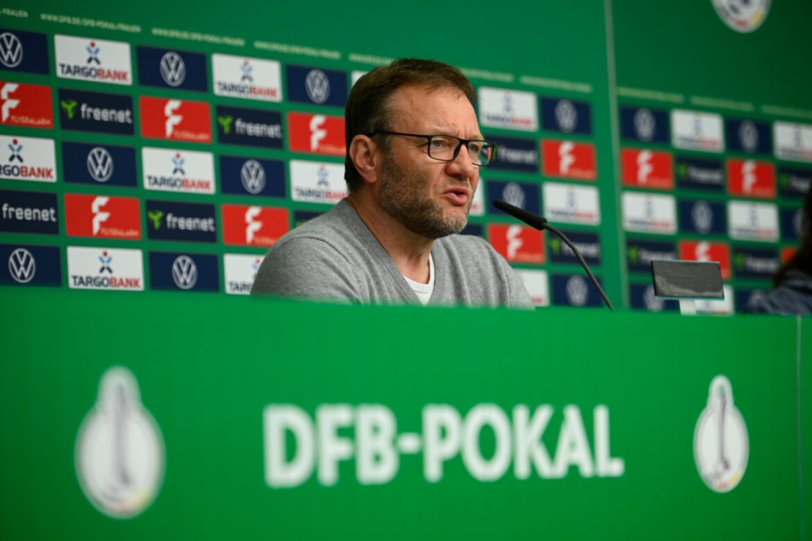 Werder-Trainer vor Pokalfinale: Frauenfußball viel geerdeter